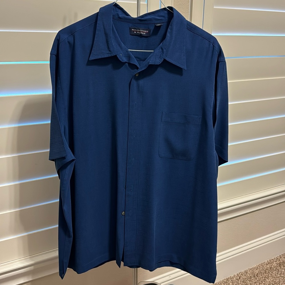 Roundtree & Yorke. Men’s ss shirt. Dk blue. XXL. Modal/polyester. Like new.